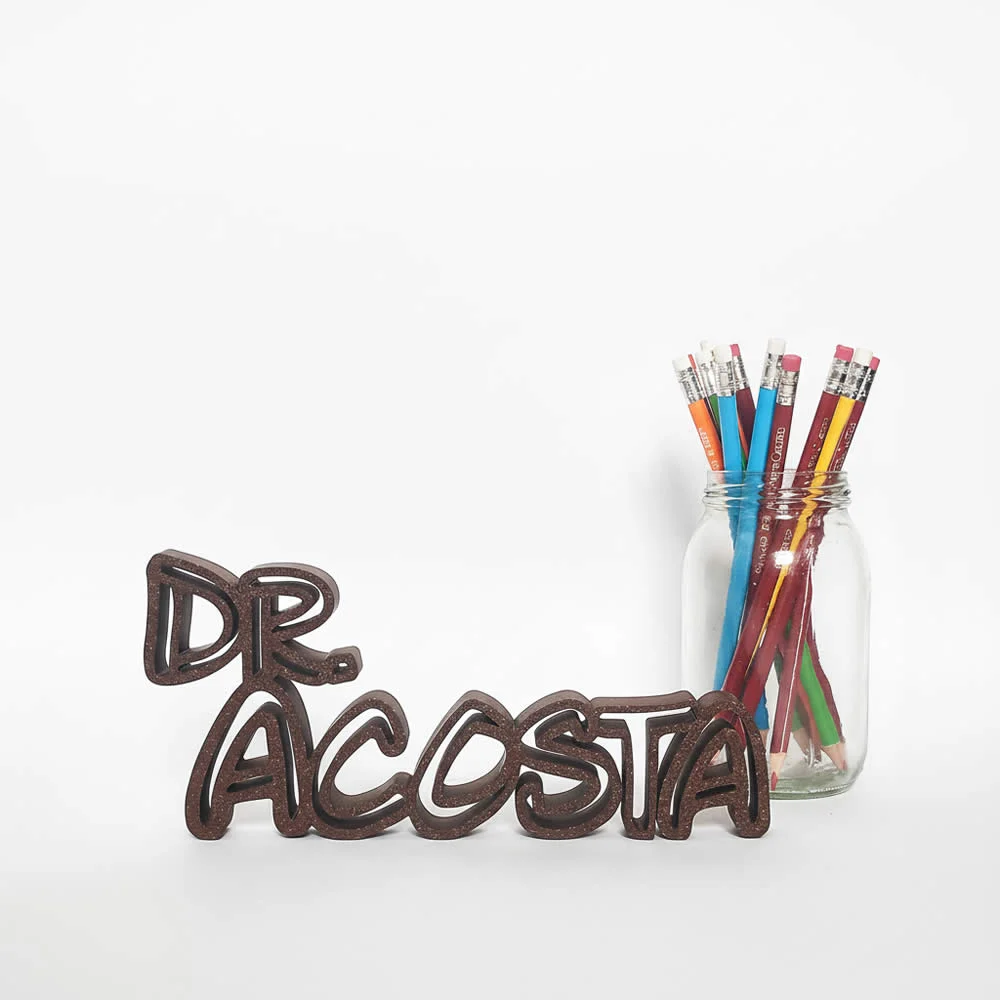 Placa 3D personalizada con nombre – color cafe