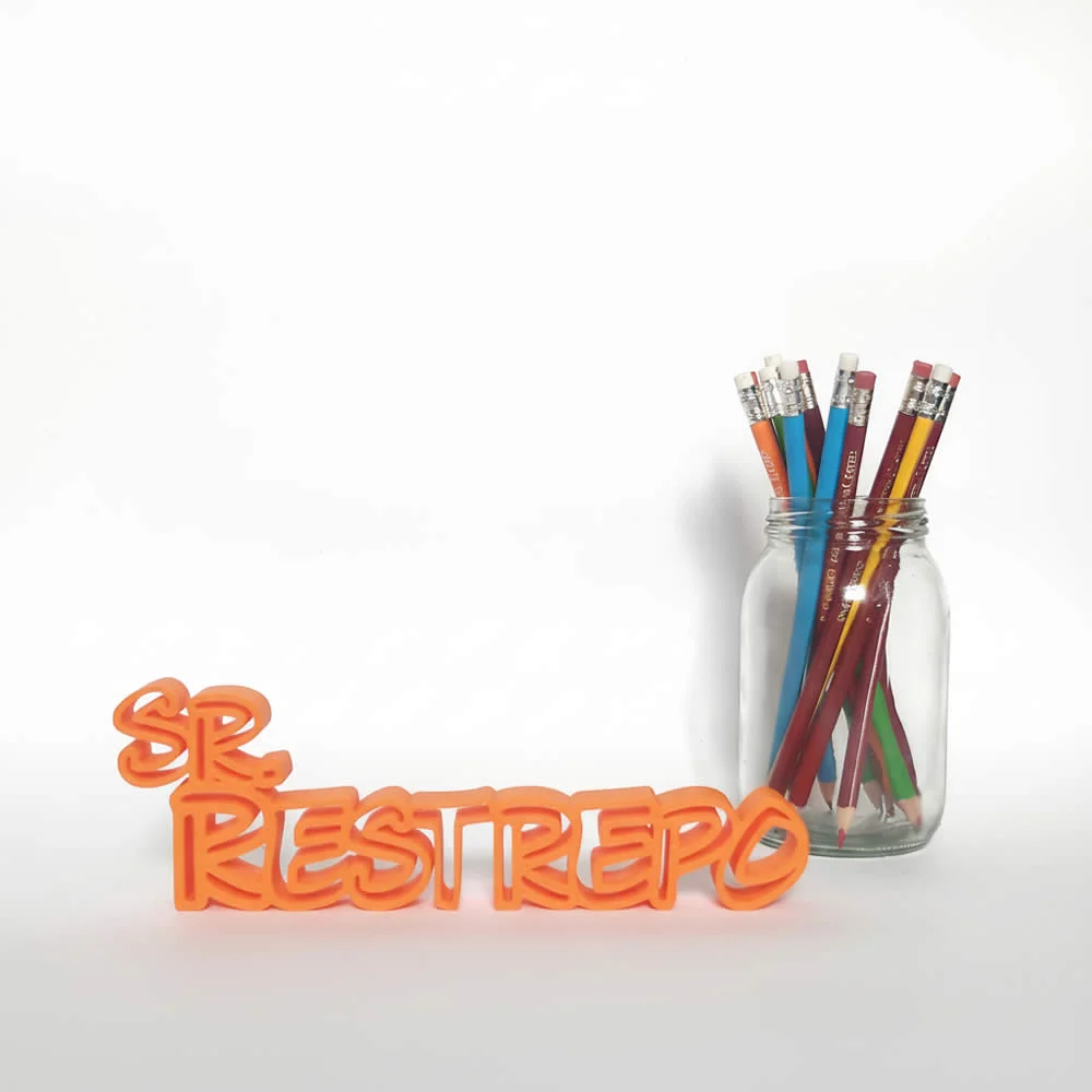 Placa 3D personalizada con nombre naranja